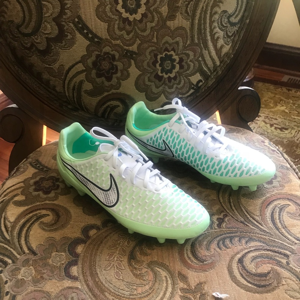 Nike Magista soccer cleats 9.5